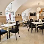 Radisson Blu Altstadt. מלון