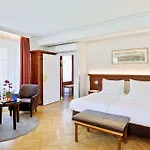Radisson Blu Altstadt. מלון