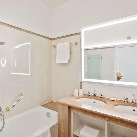 Hotel Radisson Blu Altstadt. Solnohrad